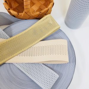 A WAISTBAND THAT BREATHES.