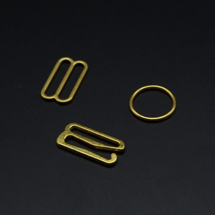 The 9-hook closure allows for extensive size adjustment, ideal for custom fits. Sliders ensure shoulder straps are easily adjustable for comfort.